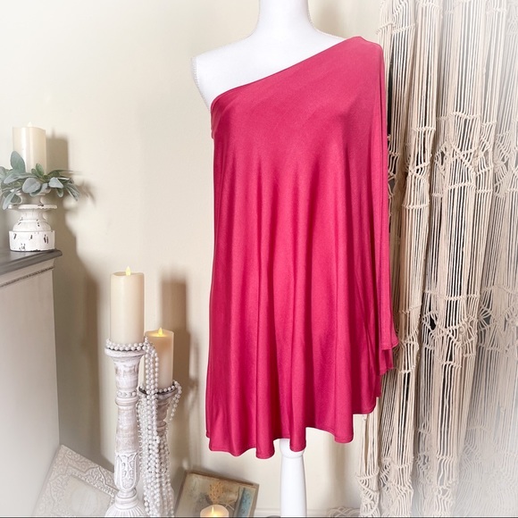 Guess by Marciano Dresses & Skirts - NWOT Guess by Marciano Pink One Shoulder Dress